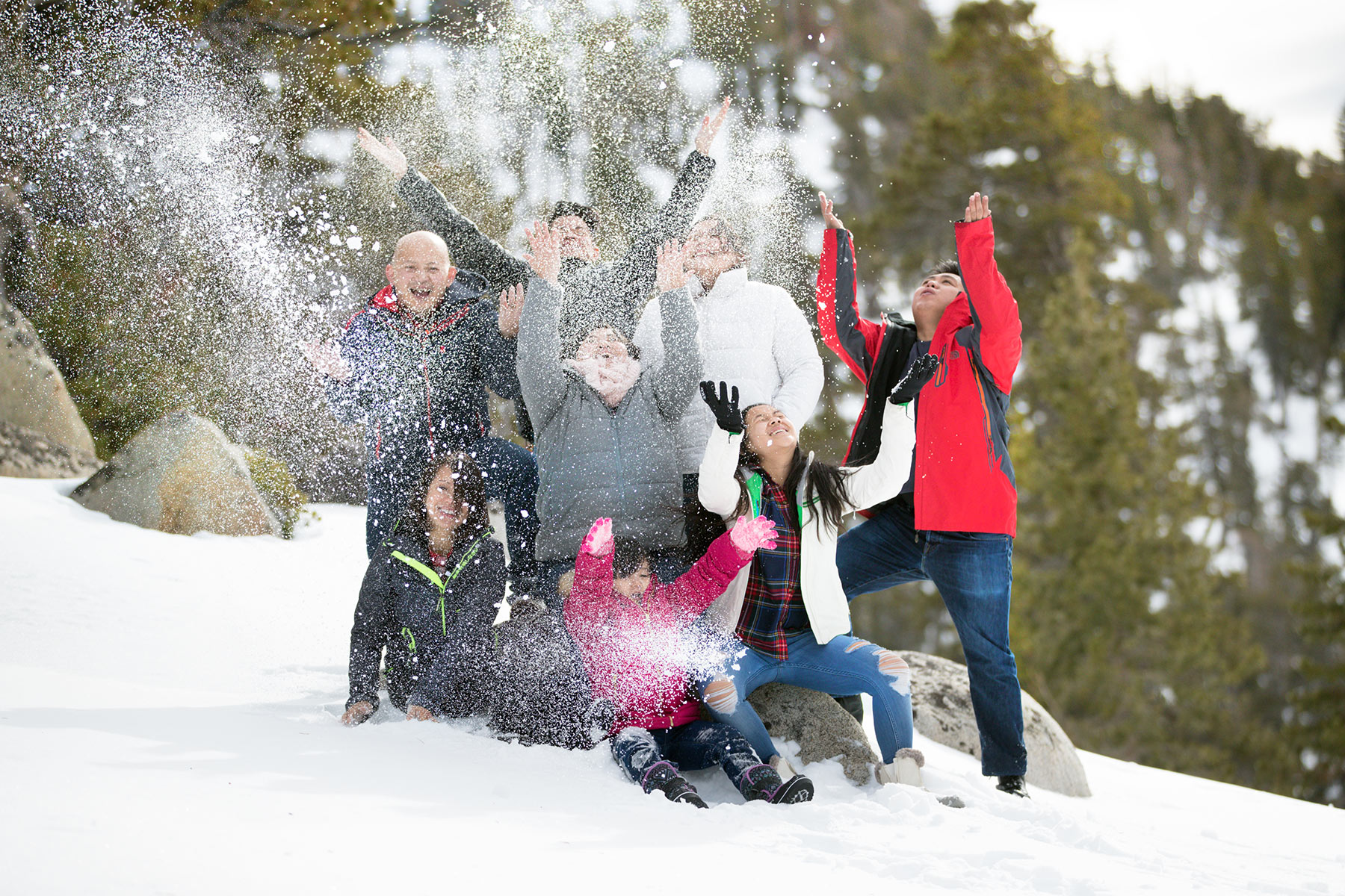 Tahoe-snow-family-photos-mountain
