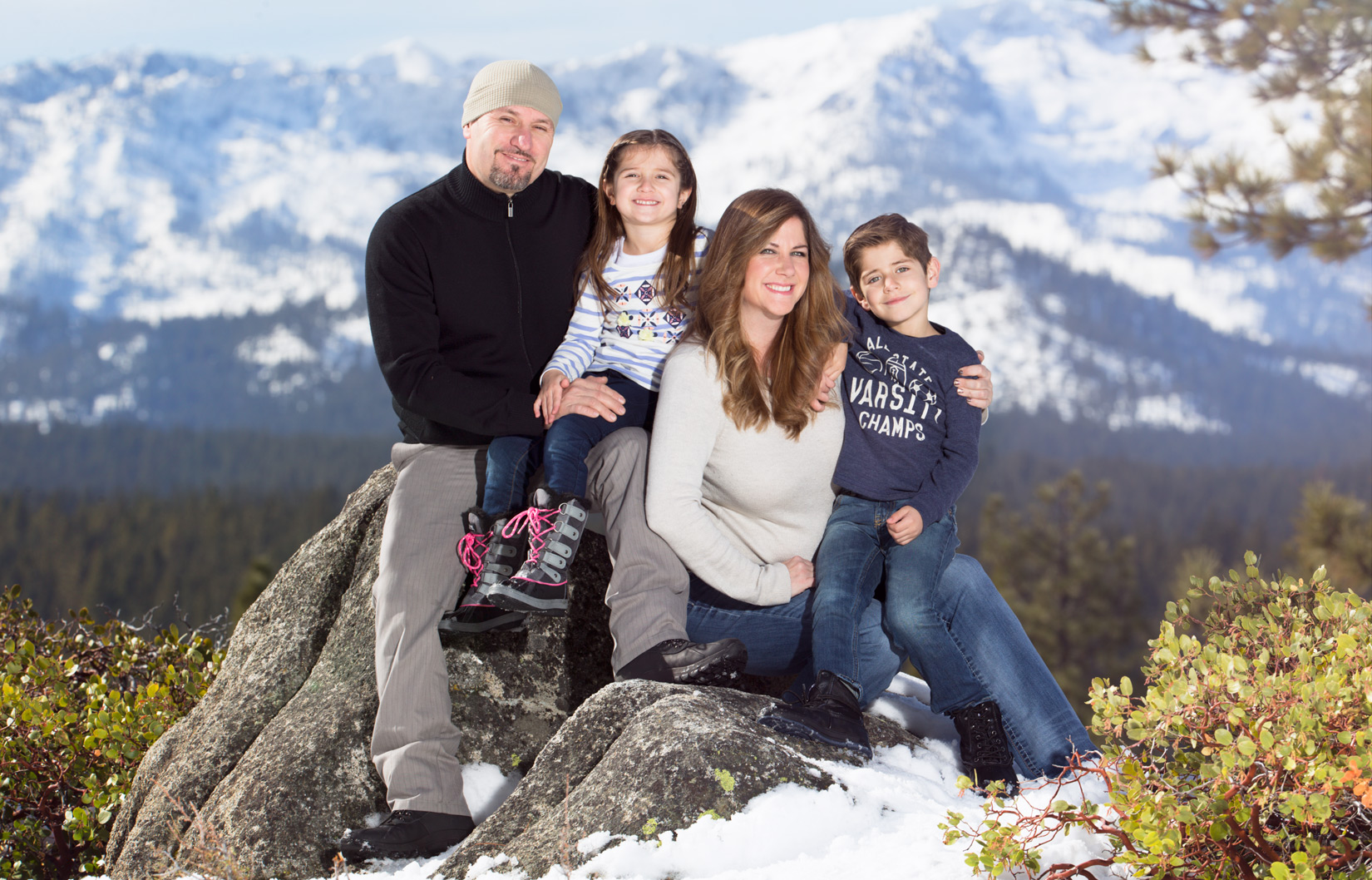 Tahoe-winter-family-session-3