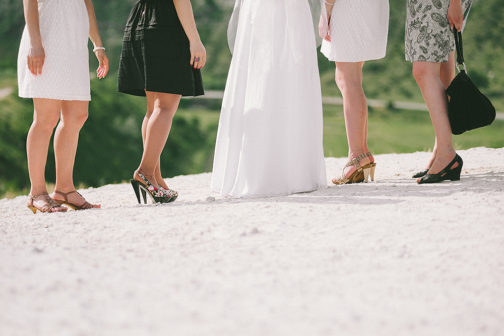 daw-beautiful-bridesmaids-and-bride-legs-wedding-photography-by-adrian-hancu_22