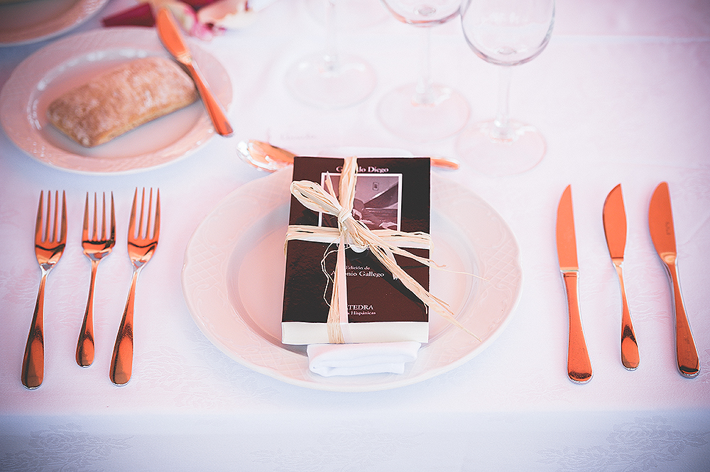 wedding-menu-book-fork-knife-photographer-adrian-hancu-luxury-wedding-photoartelier