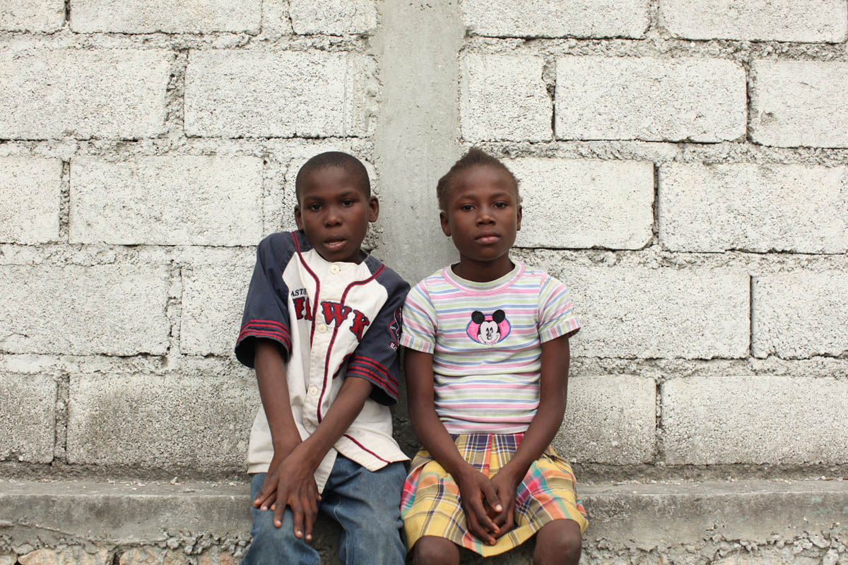 01-25-10  Port Au Prince, Haiti - Deskl: FOR - Slug: - ORPHANS  -  Veli, 14, and his sister Kateline Jeanphillipe, 11. - Ozier Muhammad/The New York Times