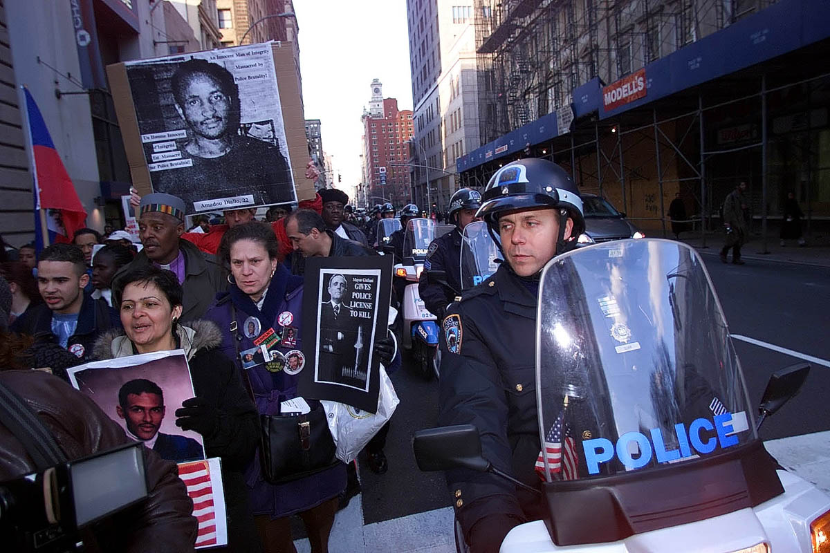 04/05/00 -  New York, NY -  A rally of mostly NYC public high school students (500 +), gathered in Union Square and then marched to City Hall Park to protest police brutality.  This rally  is linked to the acquittal of  the 4 NYC police officers who killed Amadou Diallo. There was a heavy police presence. /Digital/Cr: Ozier Muhammad/The New York Times