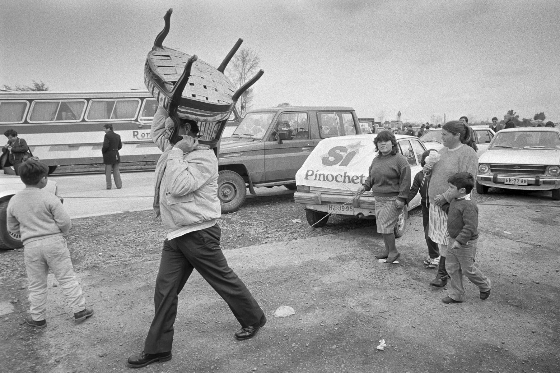 Augusto Pinochet supporters at SI rally during plebiscite Yes/No vote campaign in September 1988
