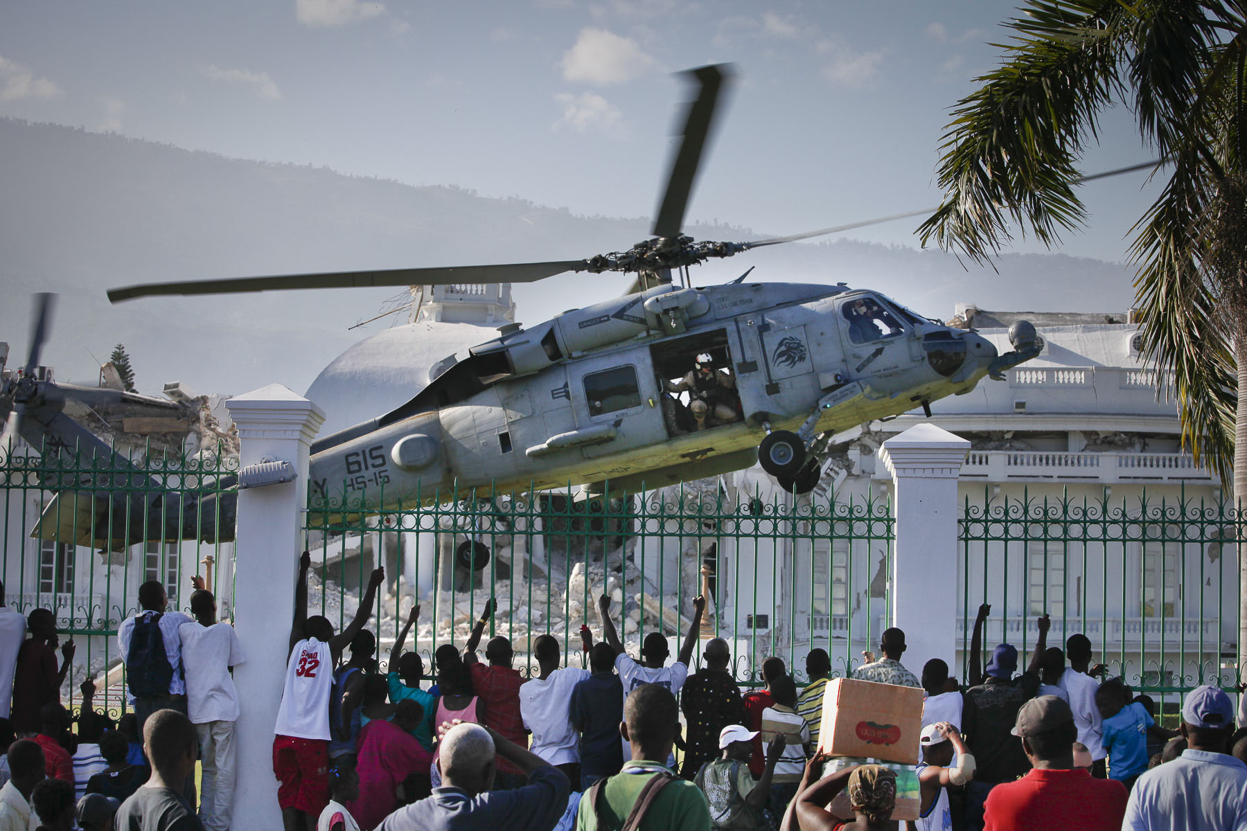 A US helicopter landing on the National Palace lawn on January 19, 2010
