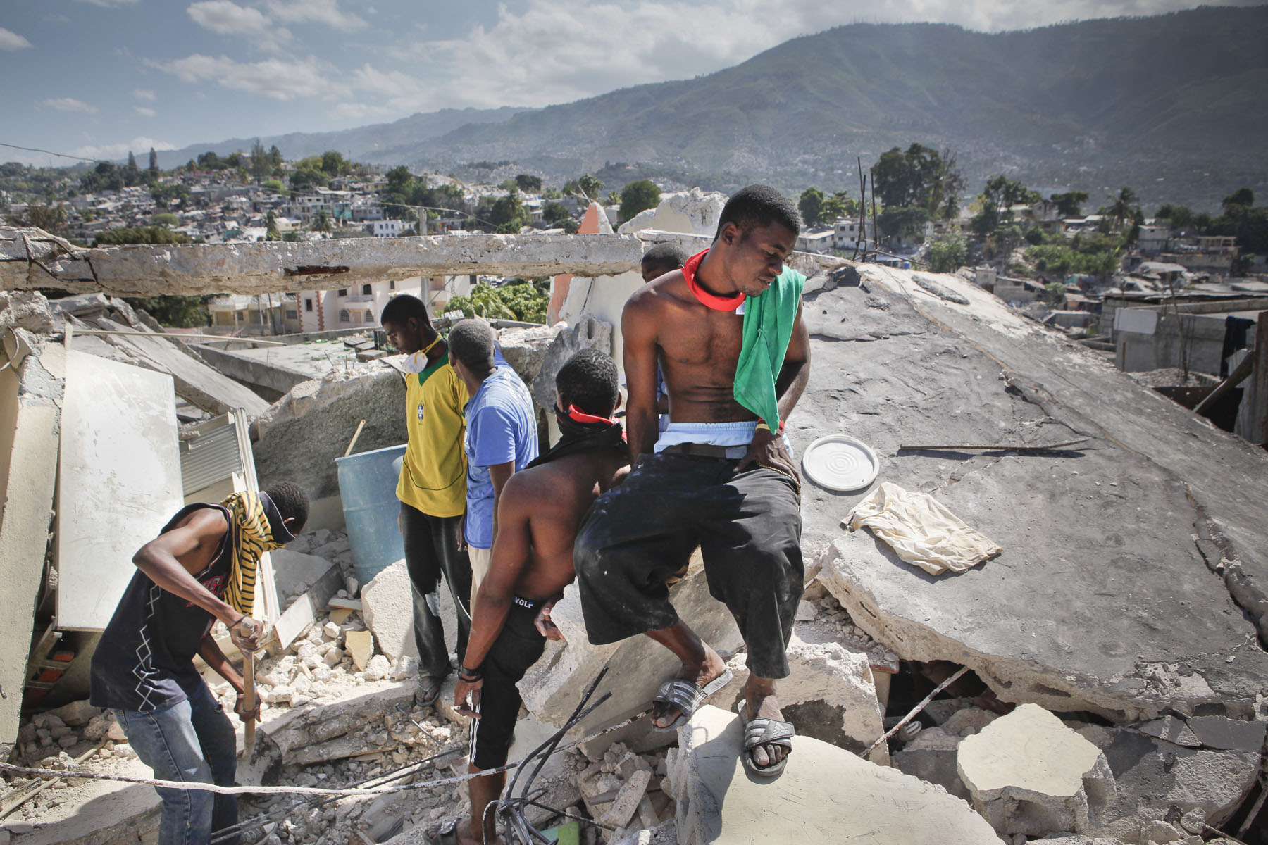 In the Nazon area young men searching for their parents’ bodies in the ruins of their house on January 23, 2010