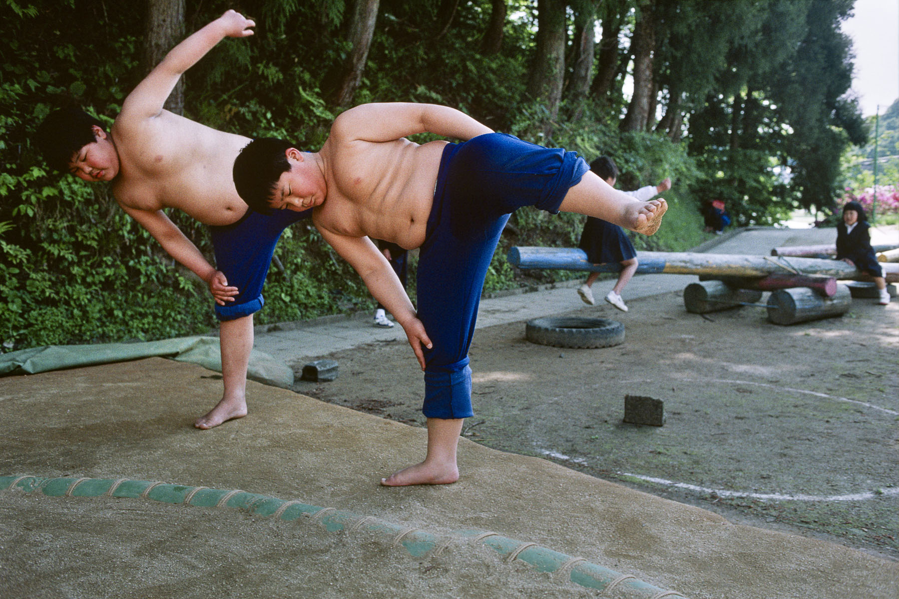 Two primary school pupils training for sumo in May 1999