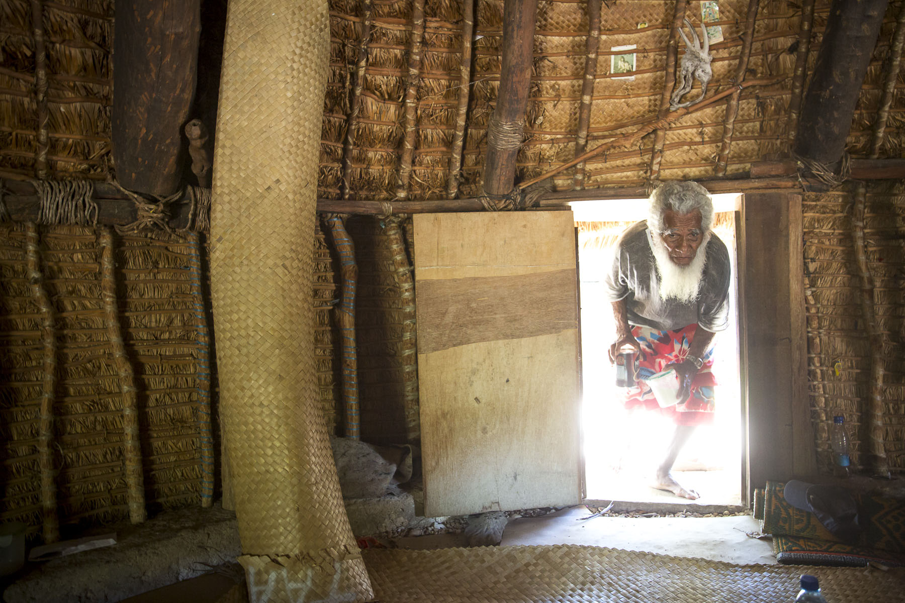 Aïzik Wea, brother of Djubelly Wea, the murderer of Jean-Marie Tjibaou, in his hut in Gossanah, November 2017