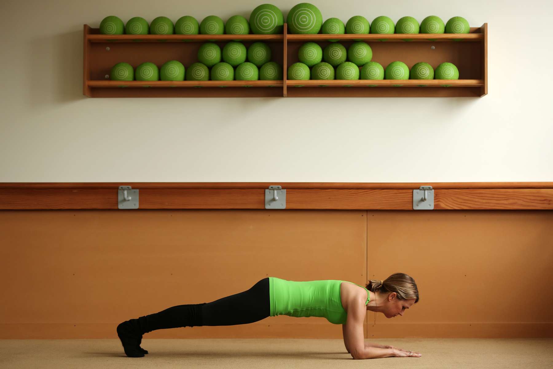 Jill Dailey McIntosh, founder of the Dailey Method barre workouts, held a forearm plank during a yoga class at the Bucktown Dailey Method studio in Chicago.