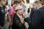 August 16, 2017 - Stralsund, East Germany: An exhausted Martin Schulz takes the time to speak to a female supporter as walks to his limousine. Schulz, chancellor candidate of the German Social Democrats (SPD) and Governor of Mecklenburg-Western Pomerania Manuela Schwesig joined the  SPD Bürgerfest  (Citizens Festival ) during an election campaign stop. Germany is scheduled to hold federal elections on September 24. (Hermann Bredehorst / Der Spiegel / Polaris)