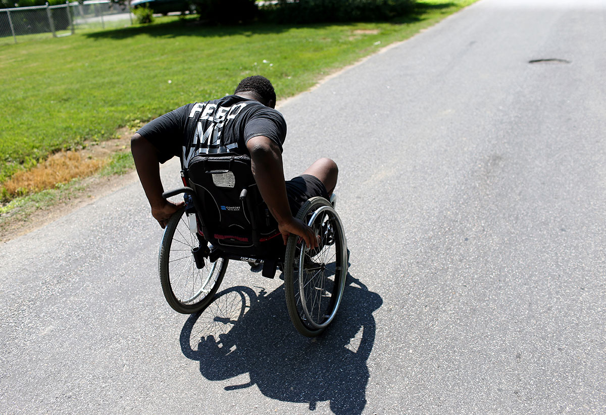 Edward pushes himself to home after his workout at his neighbor's home in Richmond. To prepare his spine surgery, Edward tried to lose his weight and build the muscle.