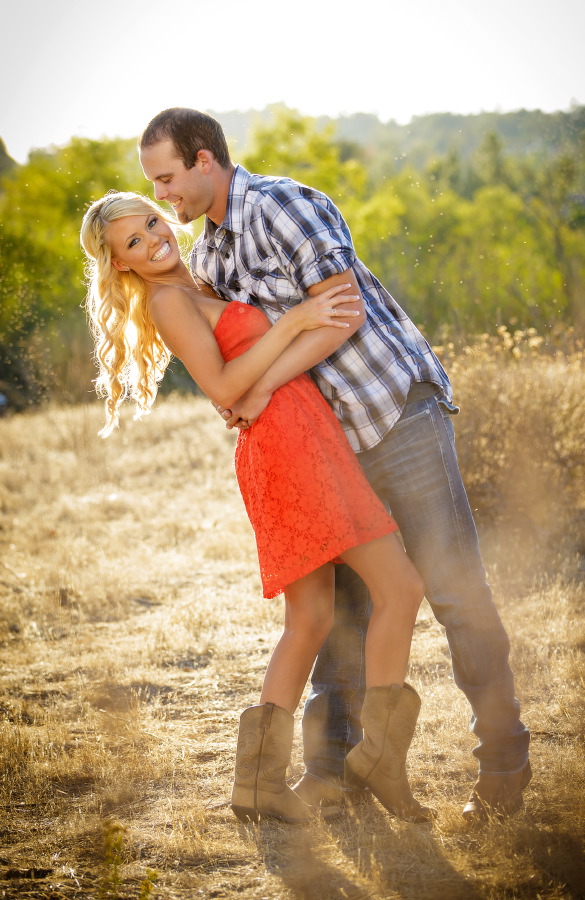 Peters_Canyon_Regional_Park_engagement_session_with_natural_light_at_sunset_011