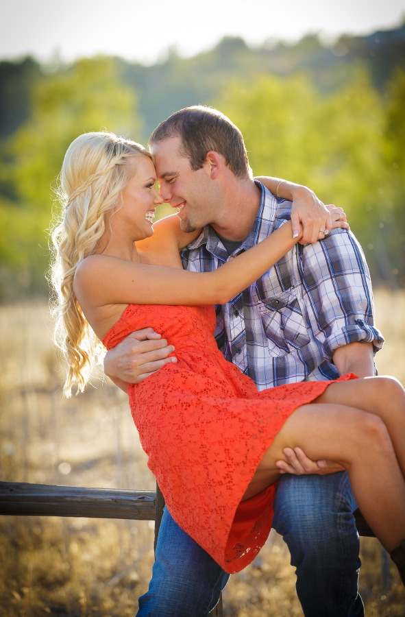 Peters_Canyon_Regional_Park_engagement_session_with_natural_light_at_sunset_016