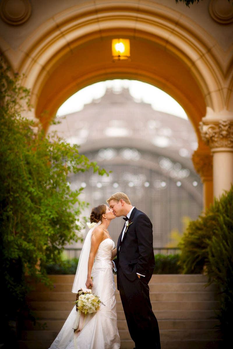 San-Diego-Natural-History-Museum-bride-and-groom-portraits