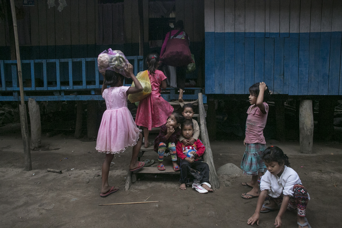 Girls play in Shnongpdeng Village