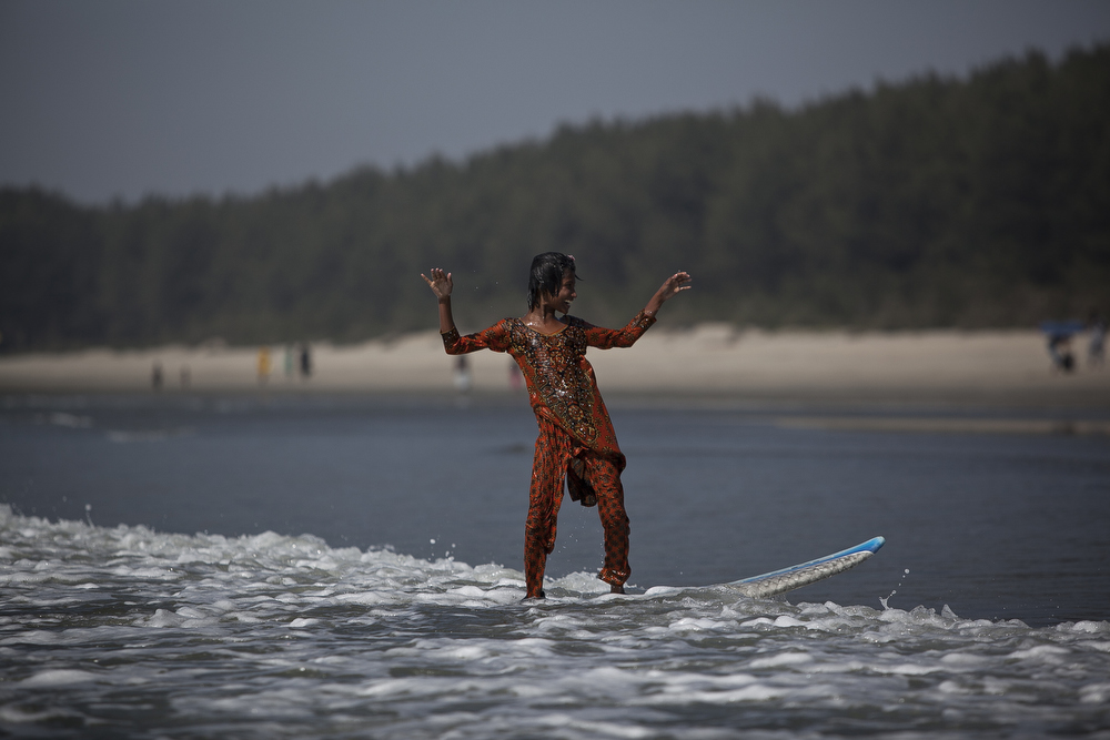 Johhanara catches a wave