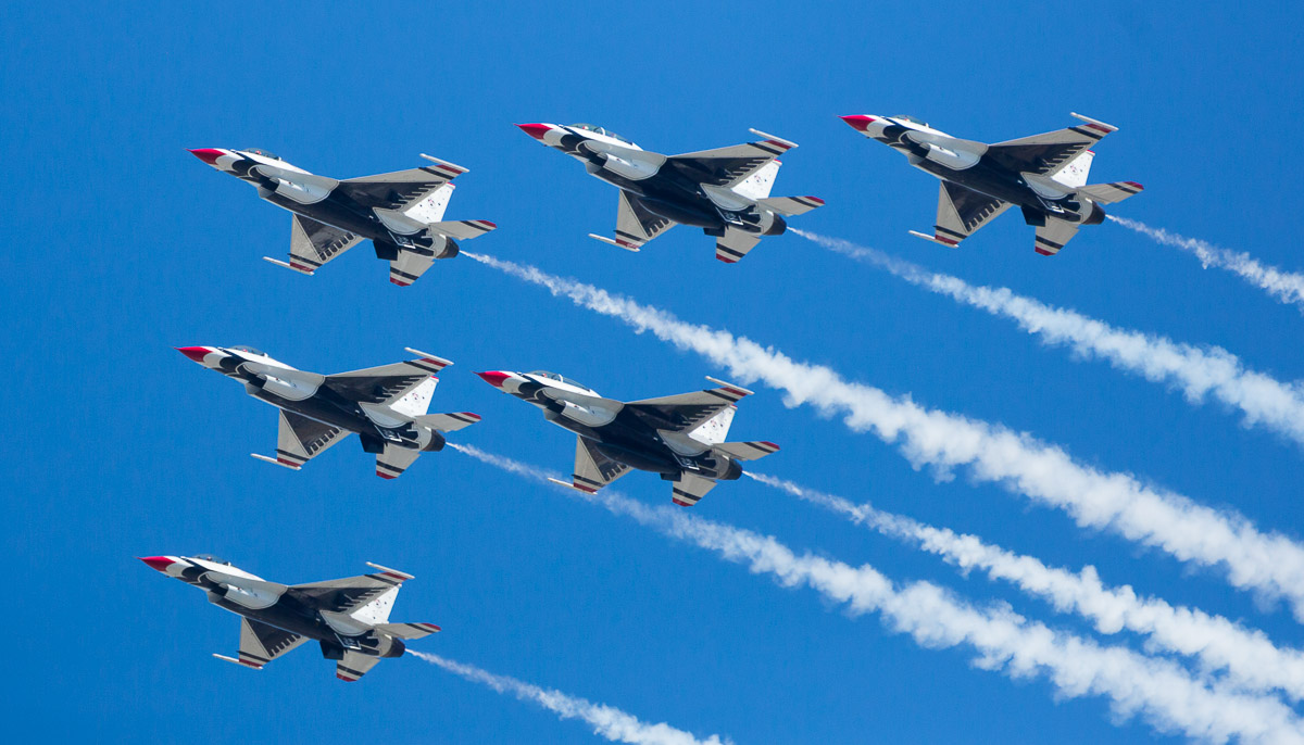 The Thunderbirds fly over Philadelphia to honor Covid-19 frontline responders.
