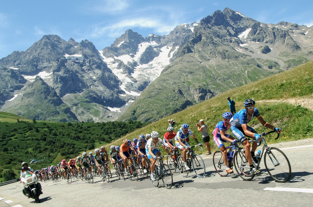 STAGE 16 / LE BOURG-D'OISANS - LA TOUSSUIRE - July 19: The peloton races through the French Alps.