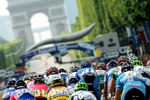 2006 STAGE 20 / Paris, France : The peloton enters Paris at the completion of the Tour de France.