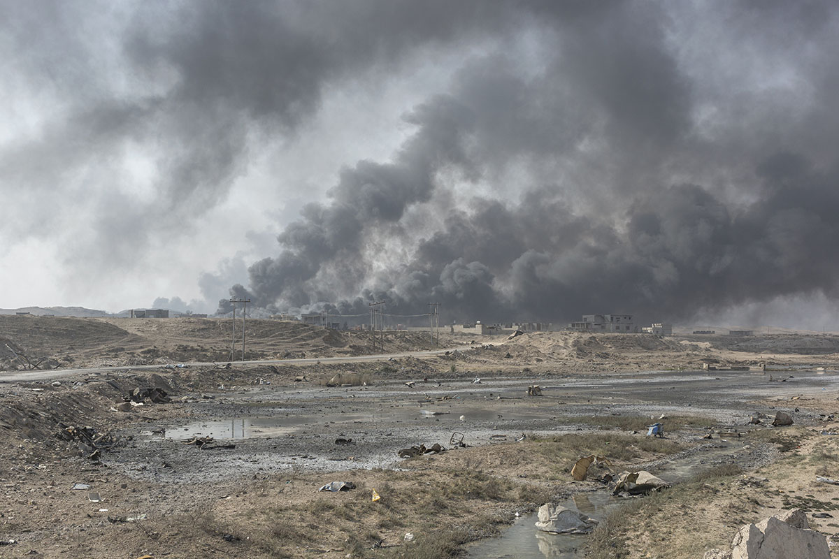 Oil wells set on fire by IS militants burn, Qayara, south of Mosul, Iraq, Oct. 27, 2016.