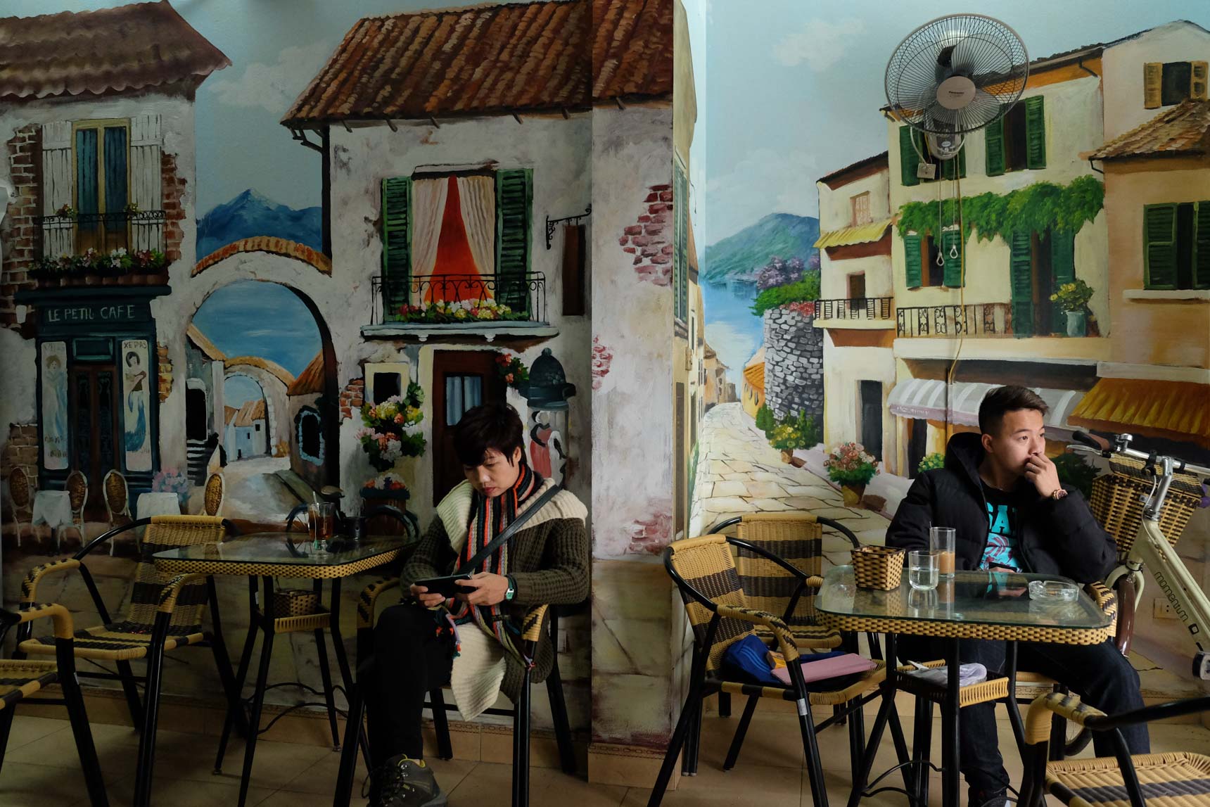Cafe, Phan Đình Phùng, Quán Thánh