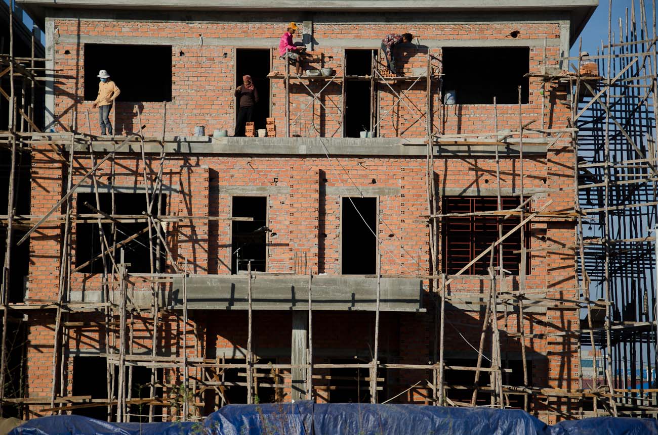 Apartment units under construction at the New World mega housing project on the outskirts of Phnom Penh. Both single family and mixed units are in the early phases of construction. December 2011