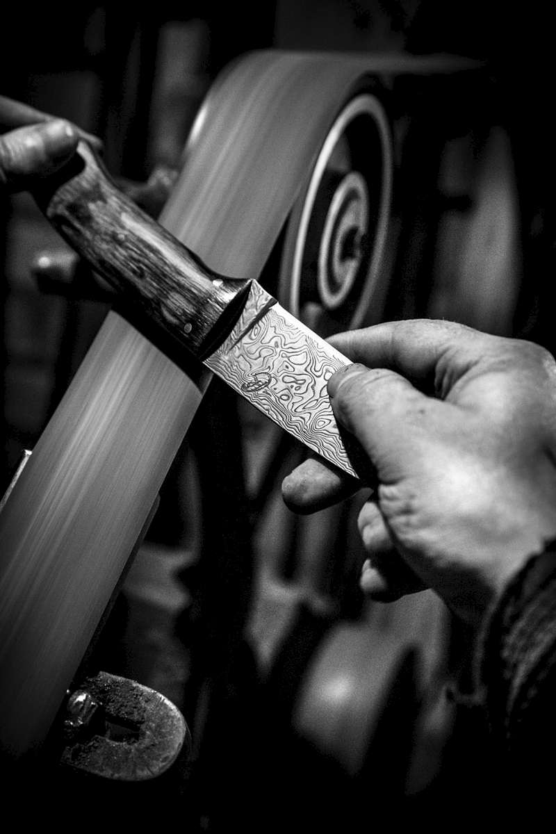 production of bespoke Damascus steel knives