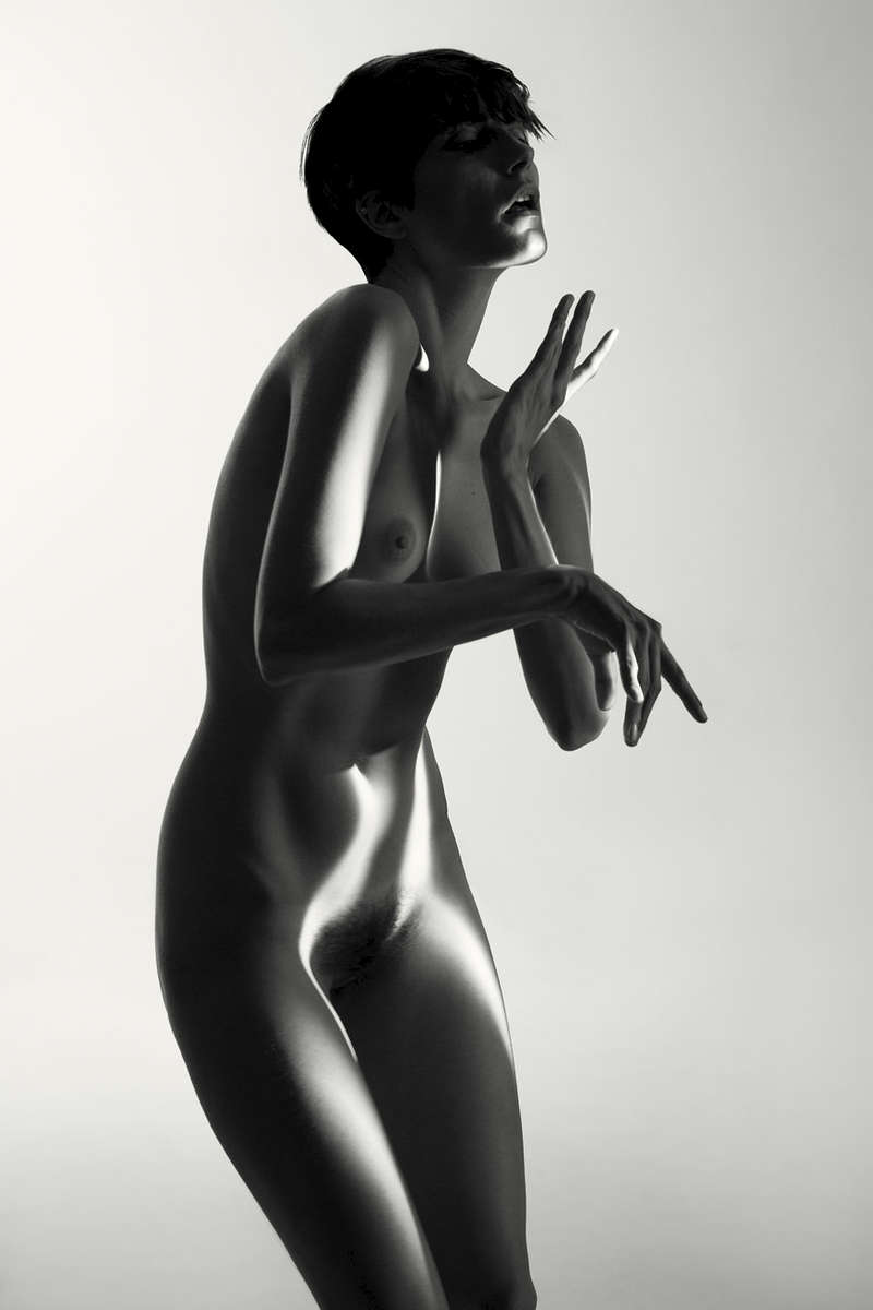 fine art black and white studio female nude of roarie yum