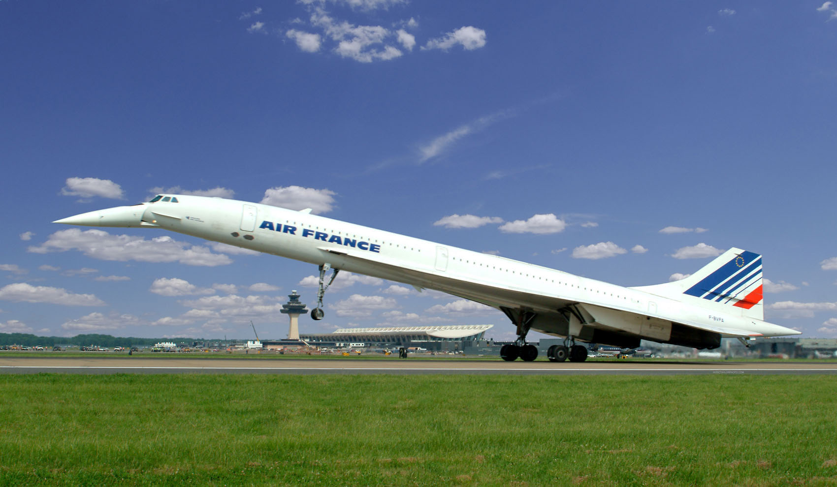 Concorde airplane touching down