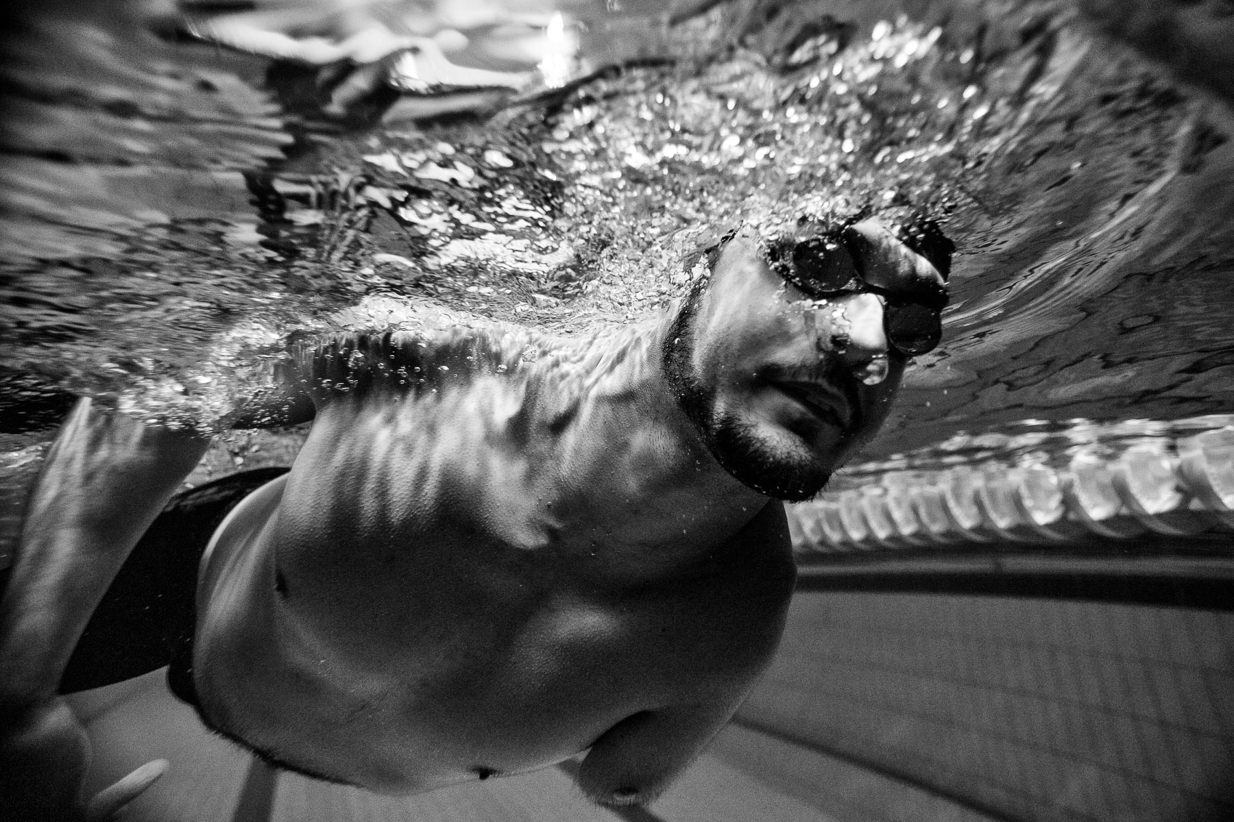 Portrait of Slovenian paraswimmer Darko Đurič by Luka Dakskobler.