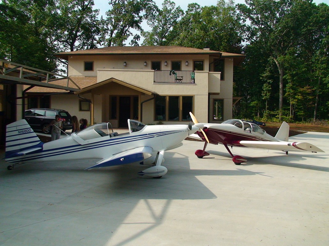 RV6s (Bryant/Dyer) at Duchy Drive.