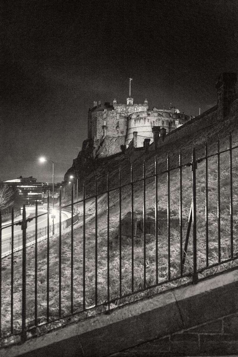 222-Edinburgh-at-night-Edinburgh-castle-I_LUE7549-BLUE6-JAN-15