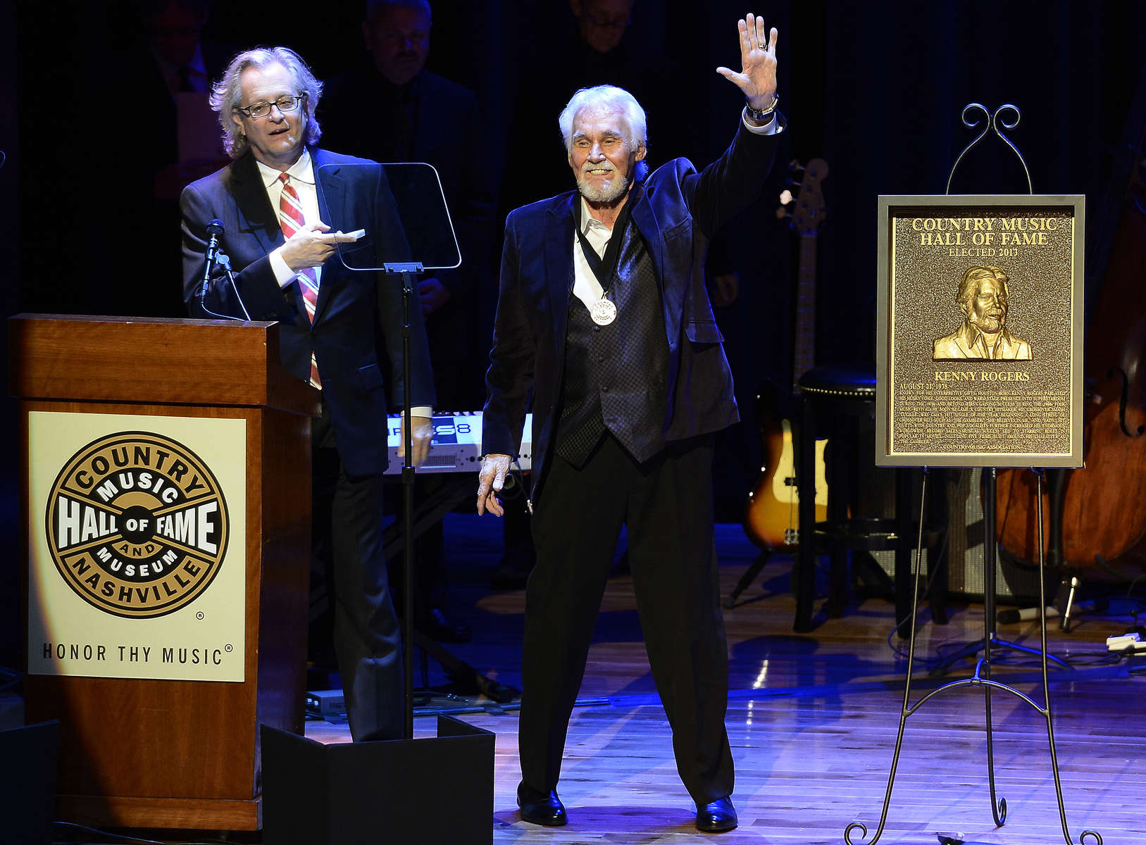 Country music star Kenny Rogers thanks the audienceat the ceremony for the 2013 inductions into the Country Music Hall of Fame in Nashville, Tenn. The inductees are Bobby Bare, the late “Cowboy” Jack Clement and Kenny Rogers. (AP Photo/ Mark Zaleski)