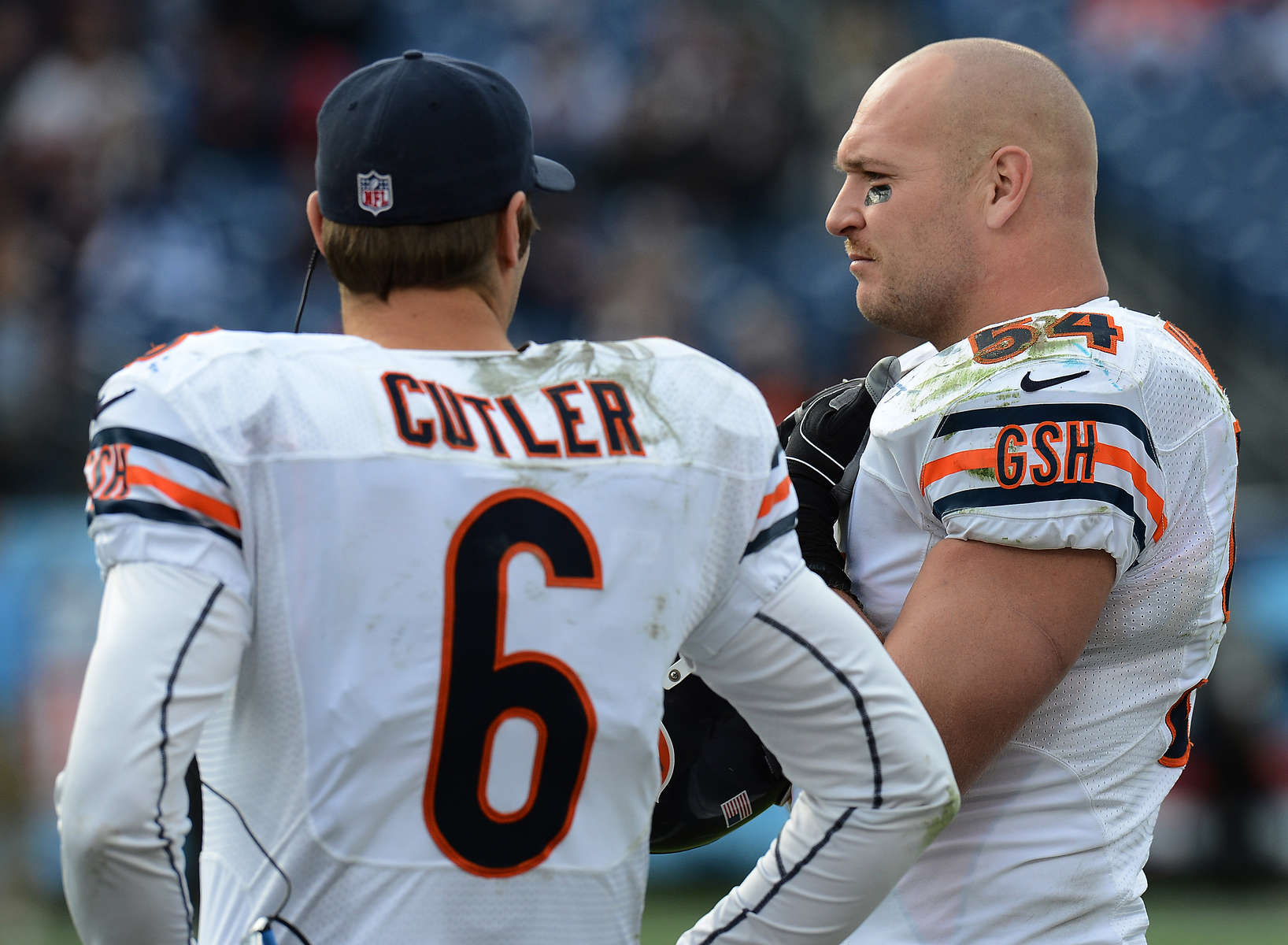 Chicago Bears quarterback Jay Cutler and middlelinebacker Brian Urlacher talk on the sidelines during a game against the Tennessee Titans on Nov. 4, 2012 in Nashville, Tenn. (The Tennessean/ Mark Zaleski)