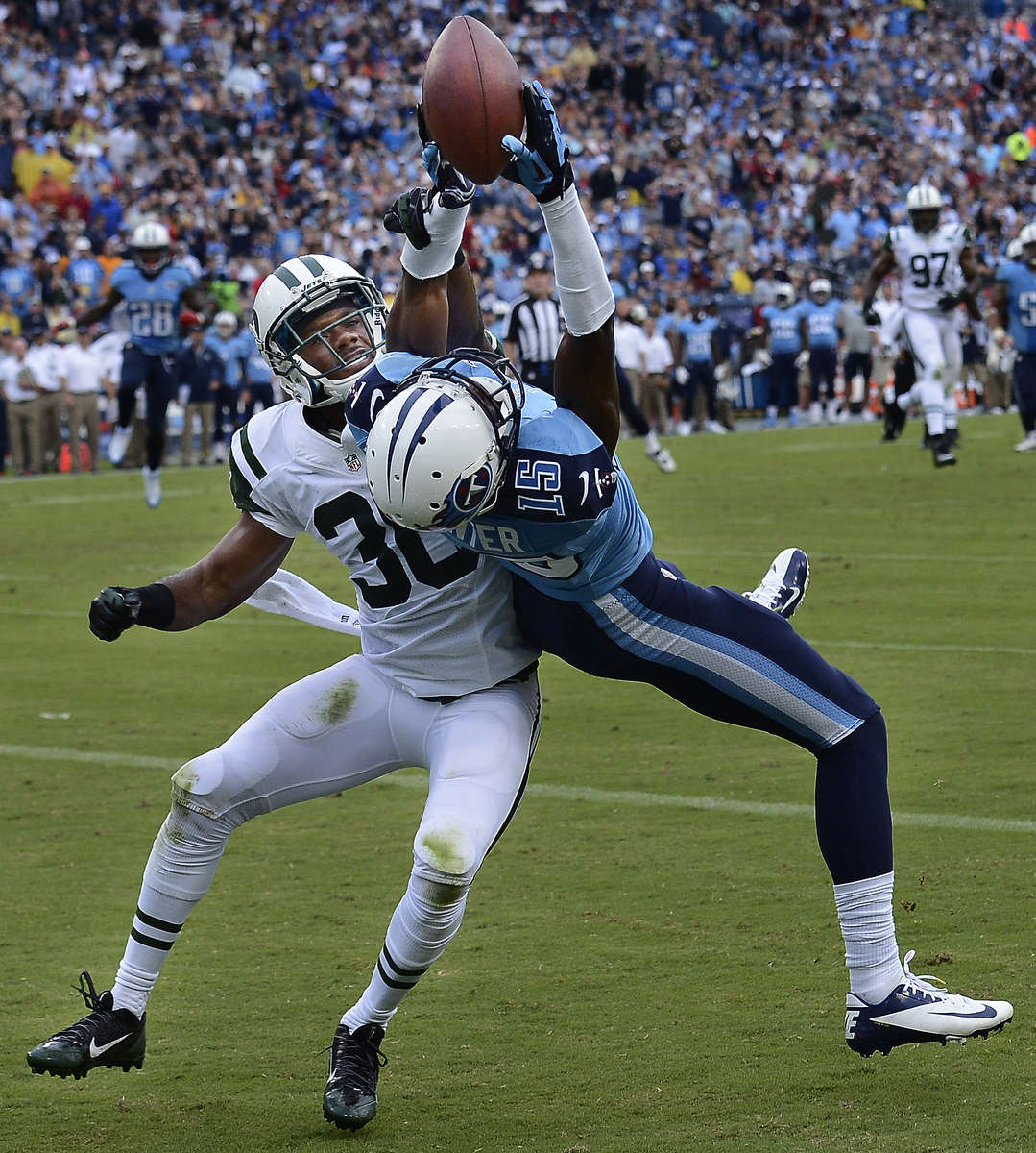 Tennessee Titans wide receiver Justin Hunter catches a 16-yard touchdown pass as he is defended by New York Jets cornerback Darrin Walls in the second quarter of an NFL football game on Sept. 29, 2013, in Nashville, Tenn. (AP Photo/ Mark Zaleski)