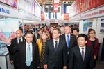 Slovenian Prime minister Miro Cerar (C) and the Ambassador of the People's Republic of China His Excellency Ye Hao (R) visit the hall dedicated to Chinese brands at the 48th International Trade Fair in Celje, Slovenia, Sep. 8, 2015.