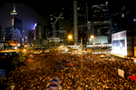 Quartier d\'Admiralty samedi 4 Octobre pendant la prise de parole de Joshua Wong, leader de la protestation étudiante anti Pékin.
