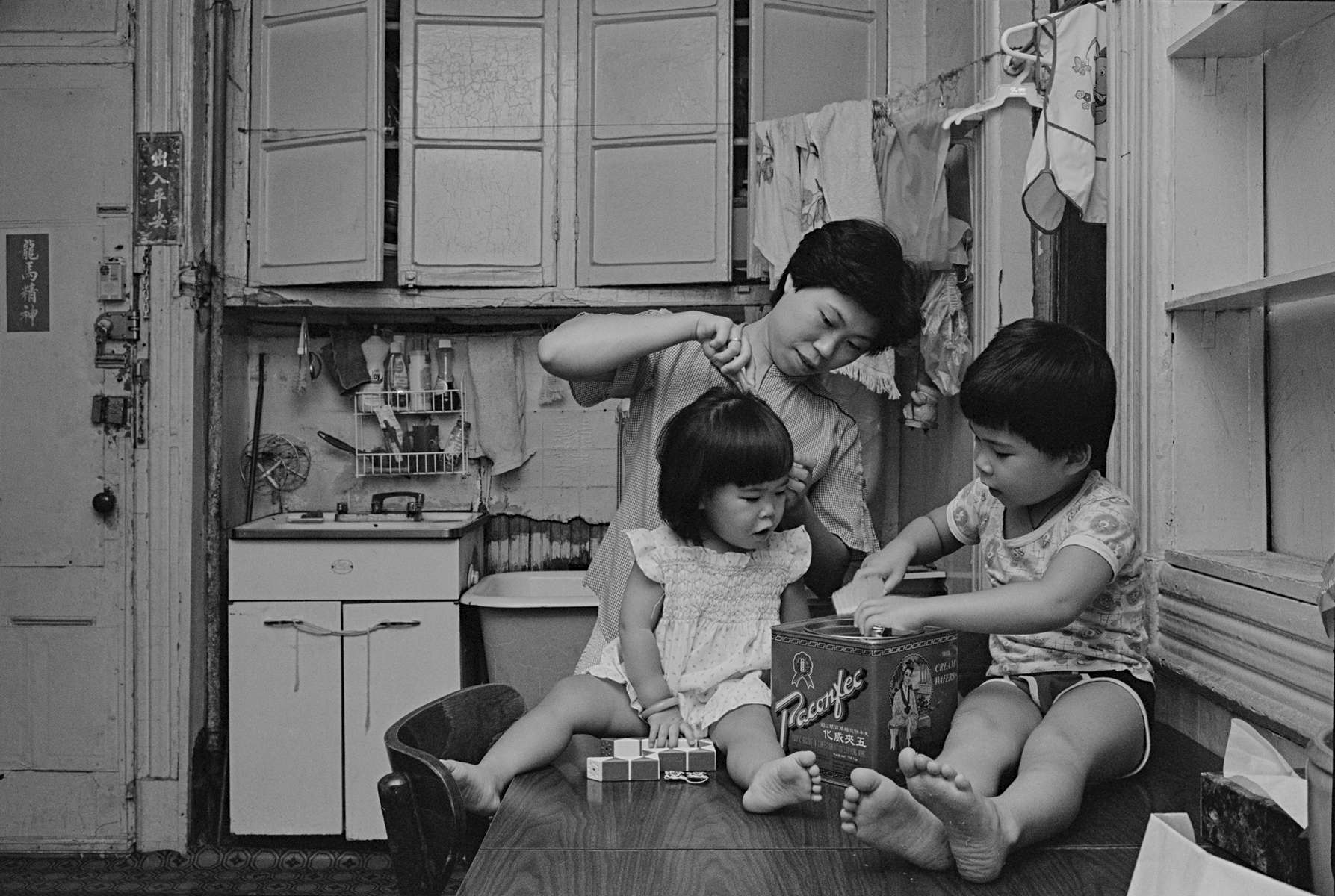 Rebecca with her children in their kitchen, New York City, 1982.