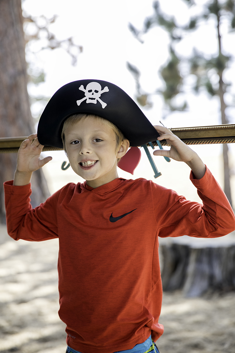drew-cara-pirate-hat