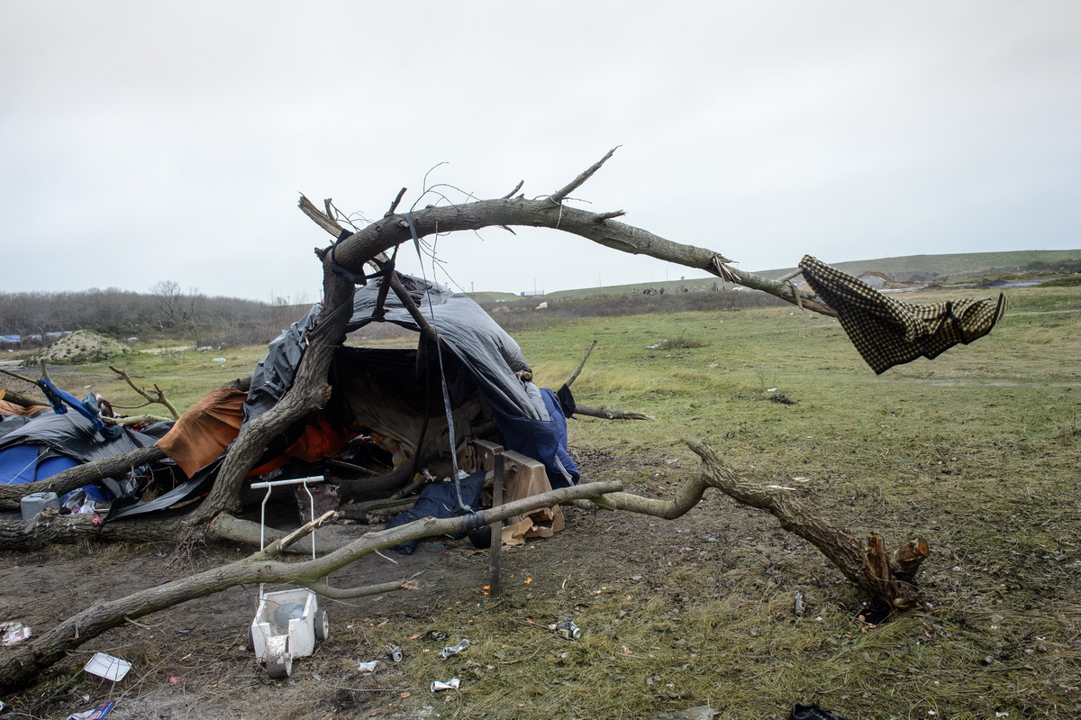 Calais, December 2014 A makeshift shelter made of plastic sheeting, packing crates and other found materials in Tioxide jungle.