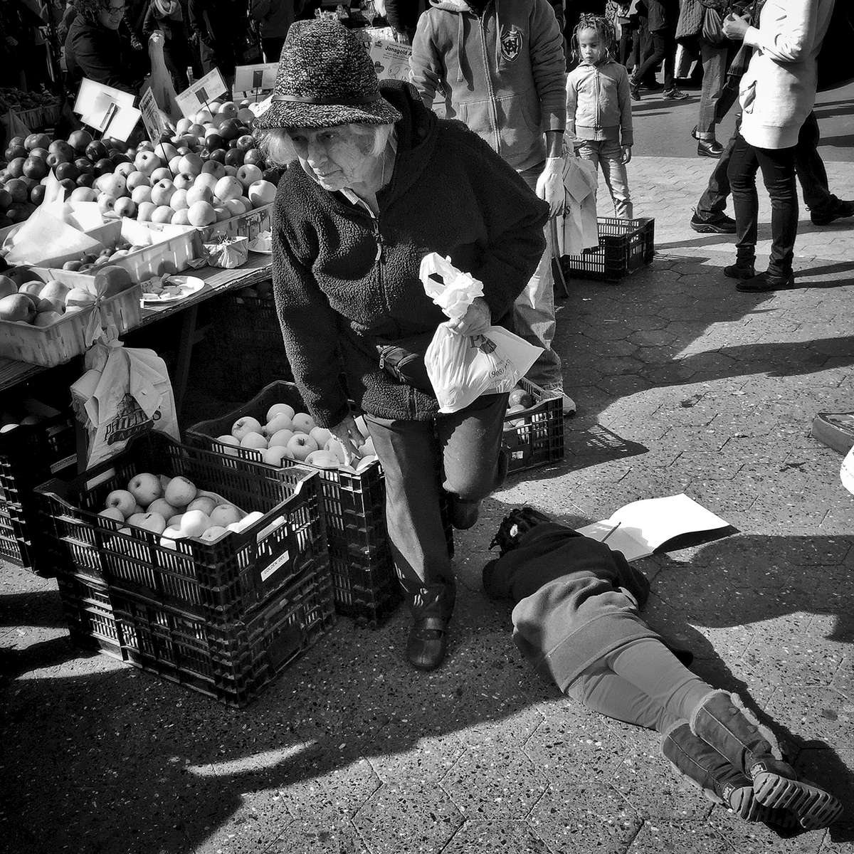 G IS FOR GREENMARKET! Since July 17, 1976 when 12 farmers put up a few stands at 59th Street and 2nd Avenue, New York’s Greenmarkets have grown to become an important part of the city’s food identity. There are now 54 Greenmarket farmers markets throughout the five boroughs. From just-picked, perfectly ripe tomatoes to new potatoes still cool and damp with the soil from which they were pulled, Greenmarket goods help remind me of where my food comes from and the importance of the farmers who grow it. New York’s Greenmarkets have made farm to table cooking possible outside of restaurant kitchens by bringing the seasons’ best to the rest of us. Photo: A woman squeezes past a young girl on a class field trip to learn about fruit and vegetables at a New York Greenmarket. #newyork #farm #food #greenmarket Share your food alphabet G photo with #TNYeats so everyone can see! Photo: @jamespomerantz