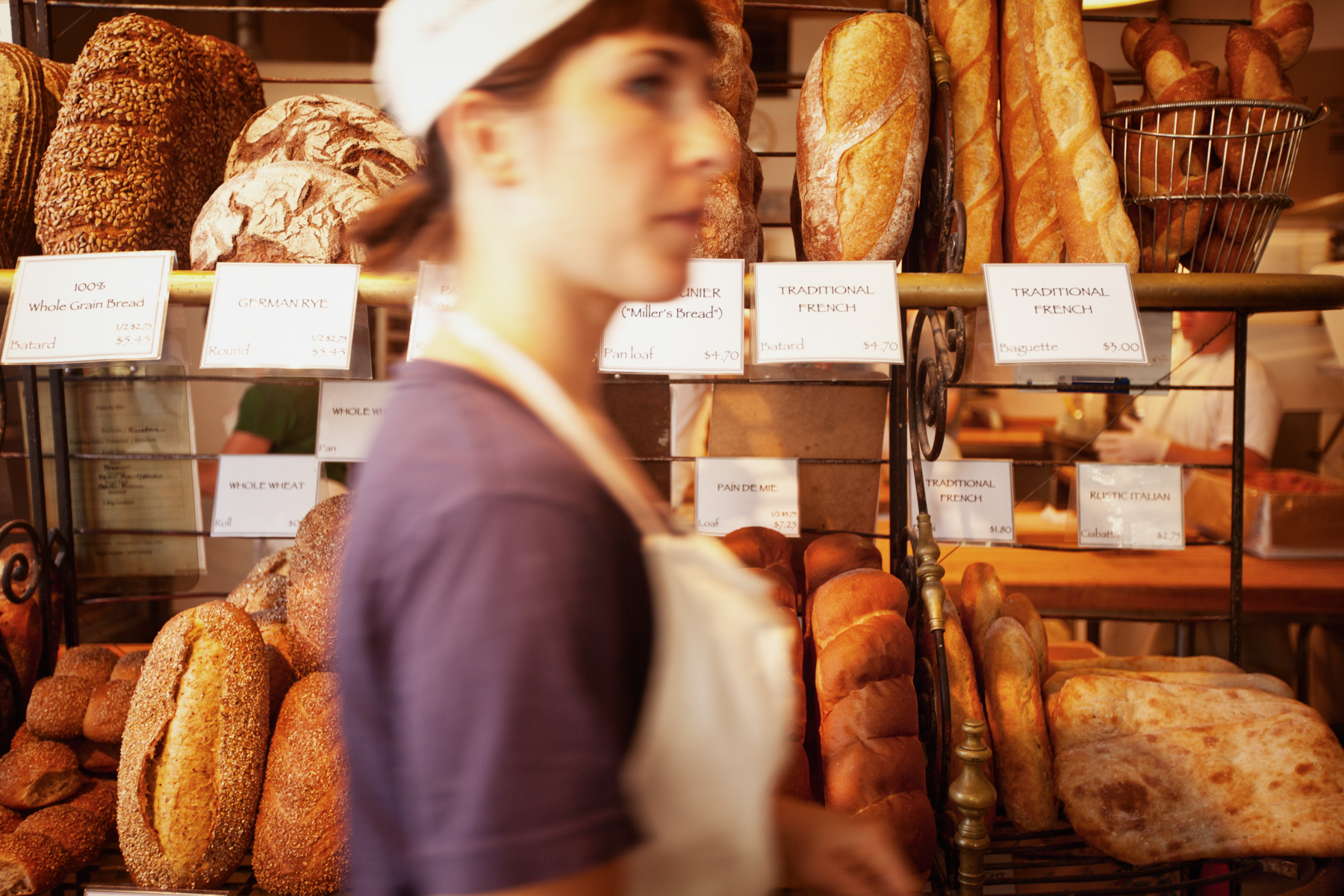 bakery-display-fresh-bread