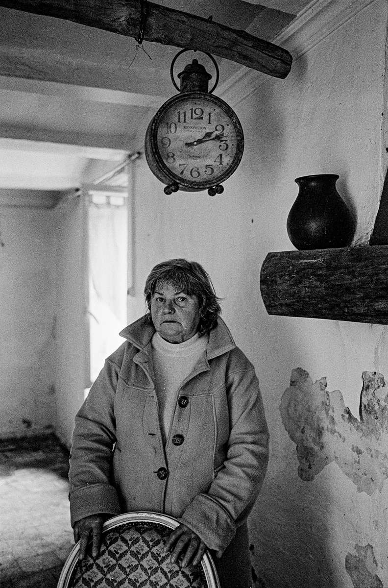 {quote}L’horloge s’est arrêtée le jour des inondations du 19 septembre.Je ne vais pas la réparer. Elle fait partie de l’histoire de la maison.La rivière n’y est pour rien, c’est le ciel qui nous est tombé sur la tête. L’Hérault a fait comme il a pu.{quote} Michelle  habite à La Corconne. Sa maison s’est retrouvée au milieu de la rivière lors des inondations du 19 septembre 2020. 26 mars 2021.