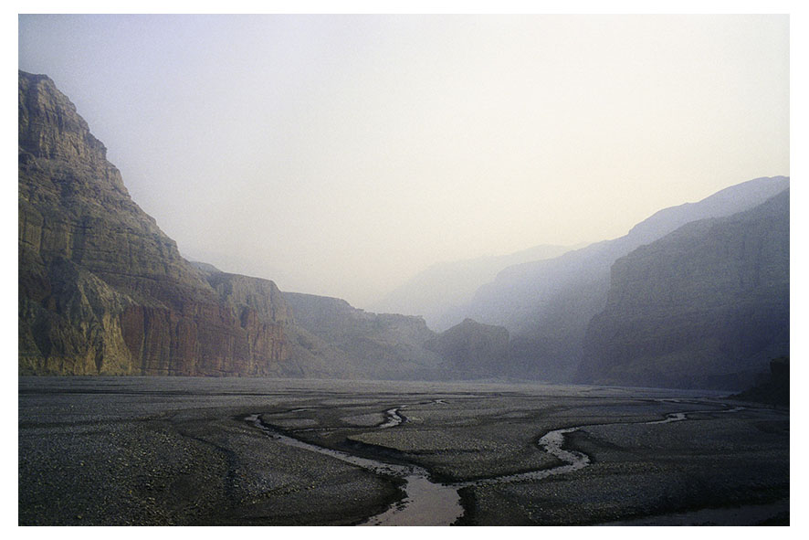 Gandaki- la rivière noire- est l'une des plus importante au Népal et prend sa source à plus de 3000 mètres d'altitude dans la région du Mustang, Avril 2009