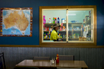 Installée à l’arrière d’un restaurant, la seule épicerie à 300 kilomètres à la ronde, offre aux locaux et aux gens du voyage, le strict minimum. Nouvelles Galle du Sud, Australie, 2011. 