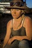 Cassandra, 22 ans, est l’une des deux seules femmes de l’équipe ayant participé au mustering. Les employés sont nourris, logés et sont payés entre 600 et 800 dollars australiens par semaine. TN,  Australie, 2011. 