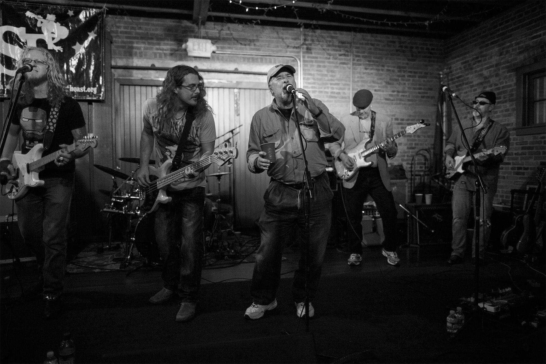 Former SXSE president and show MC Sam Hanniford (C) performs with the band Hott with Harry Leggs at the SXSE show on November 16, 2013.