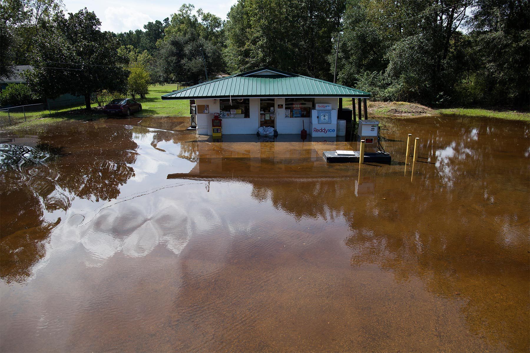 A community store in the Dunbar Community is surrounded by water in Georgetown, South Carolina October 9, 2015. Concerns about additional inundation in four coastal counties and more rain had officials on guard Friday, nine days after a state of emergency was declared because of historic rains that washed out roads, swamped hundreds of homes and killed 17 people in the state. Emergency management officials in several areas were encouraging residents to leave their homes as a precaution as floodwaters flow south into already-swollen rivers and tributaries toward the Atlantic Ocean.  REUTERS/Randall Hill
