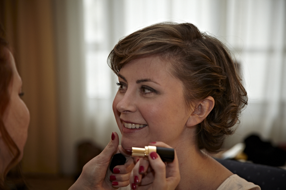 1_121110_bride_prep_0031