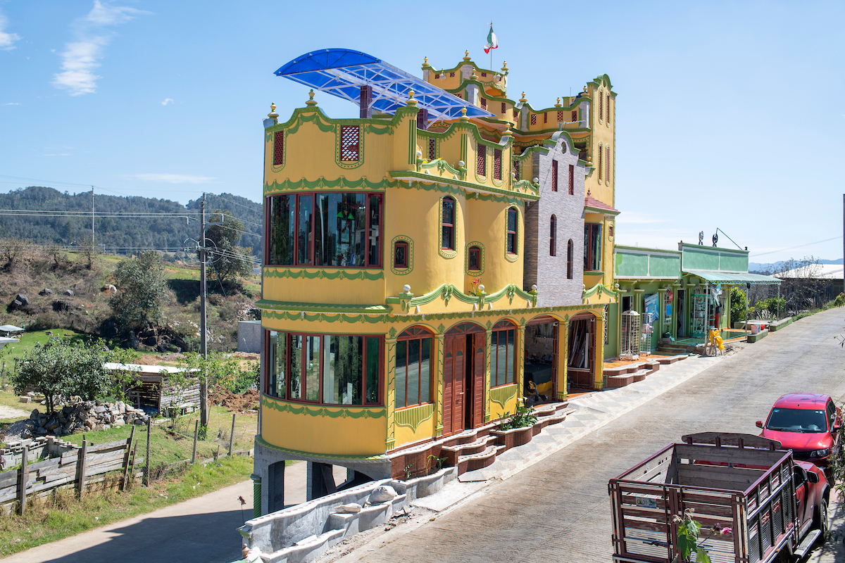Javier Luna Hernandez’s soon to be restaurant in San Juan Chamula. Arquitectura Libre / Free Architecture, Chiapas, Mexico