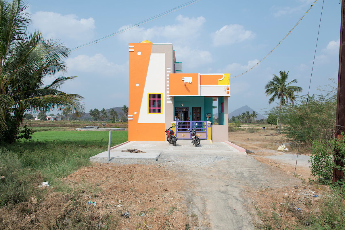 Free Architecture, Santa Murthy who is a farmer built his house which cost 25 Lacs (33,000.00 USD) to build. En route from Bengaluru to Tiruvannamalai, Tamilnadu, India